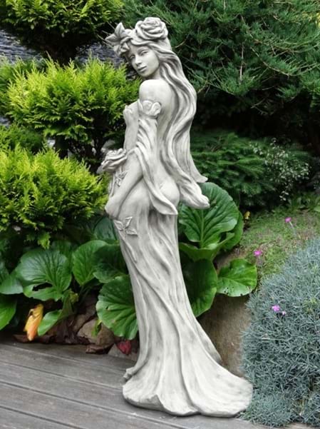 Dame "Arrosa", Betonguss